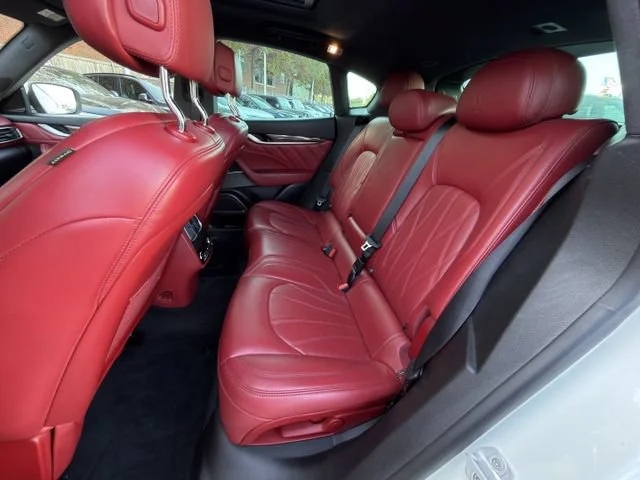 Used 2019 White Maserati S GranLusso image 29