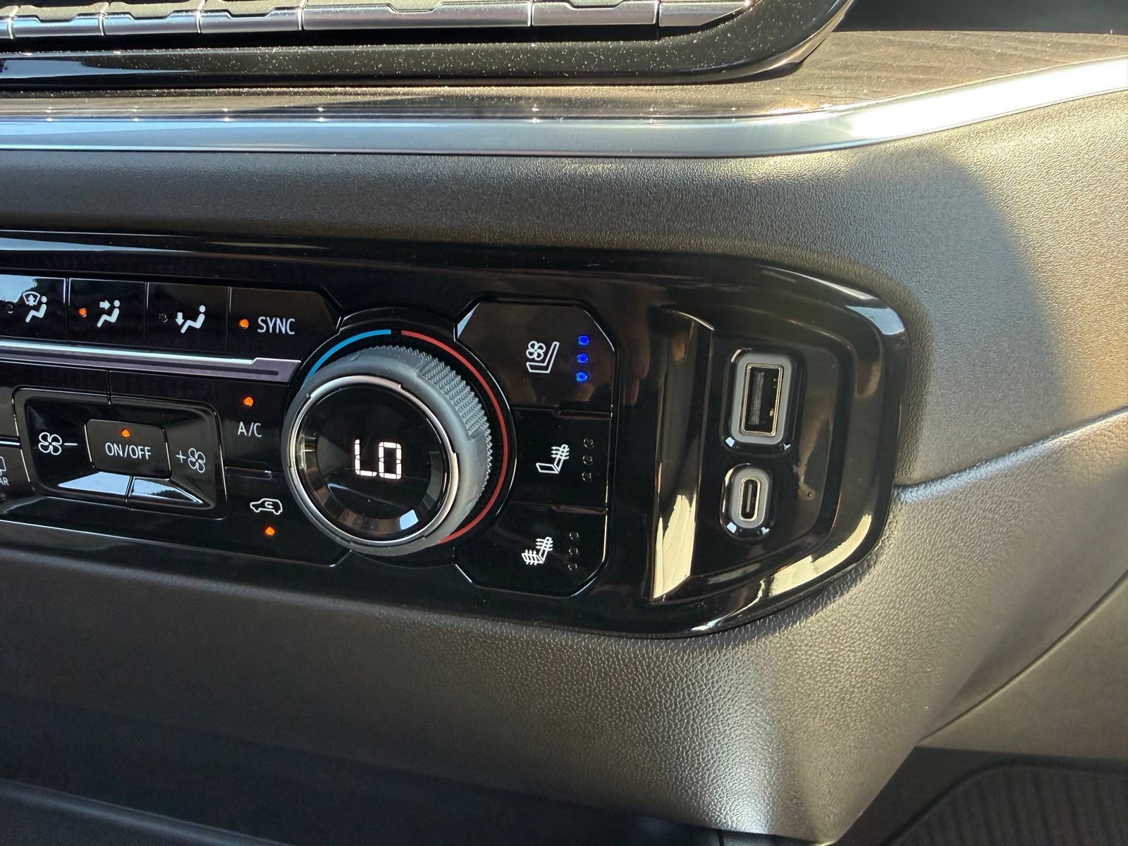 2026 Chevrolet Silverado 3500 HD LTZ - Photo 33