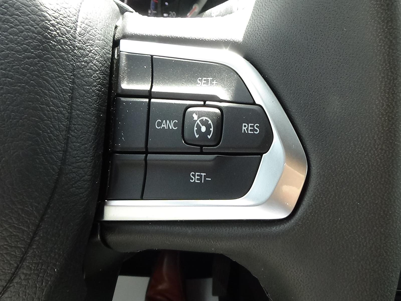 Certified Used 2025 Red Hot Pearl Coat (pr6) Jeep Latitude image 22
