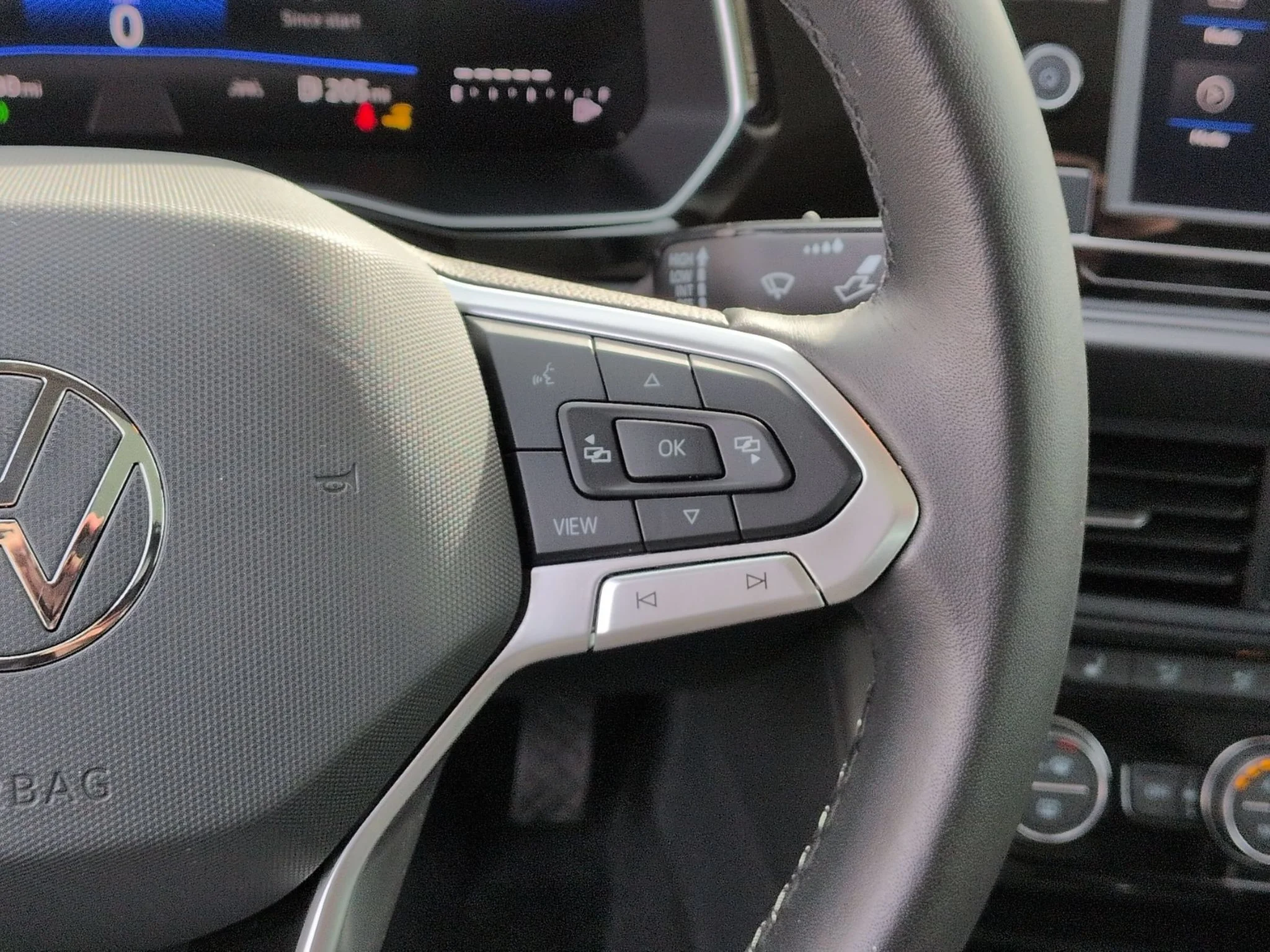 Used 2024 Deep Black Pearl Volkswagen SE w/Sunroof image 18