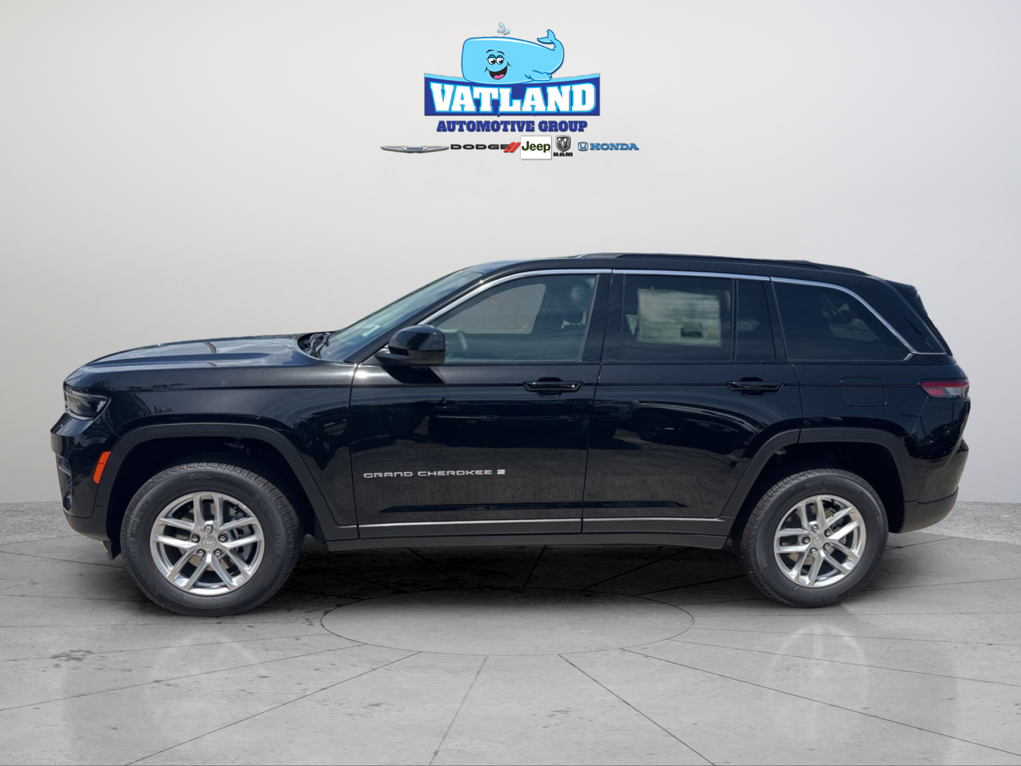 New 2026 Diamond Black Crystal Pearl-Coat Exterior Paint Jeep Laredo X image 31