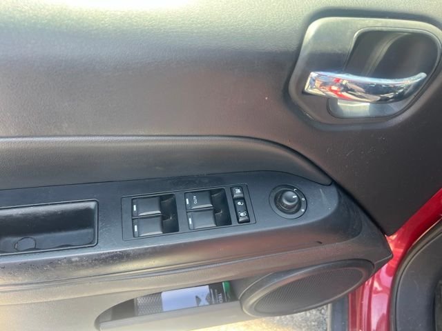 Used 2016 Red Jeep Sport image 5