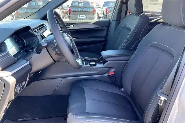 New 2026 Silver Zynith Exterior Paint Jeep Laredo X image 9
