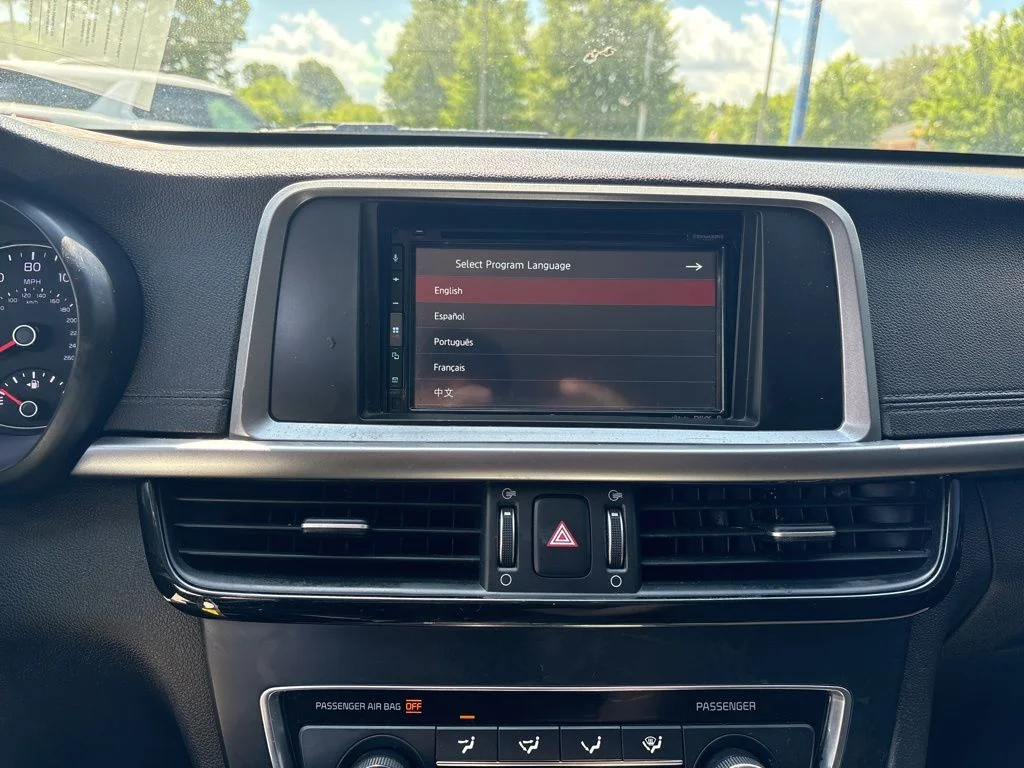 Used 2017 White Kia LX image 17