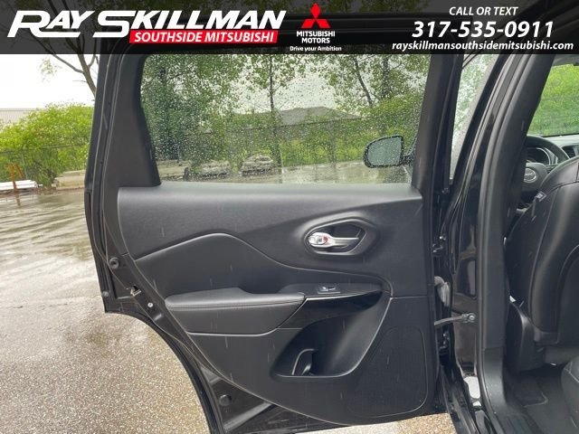 Used 2023 Black Jeep Altitude image 10