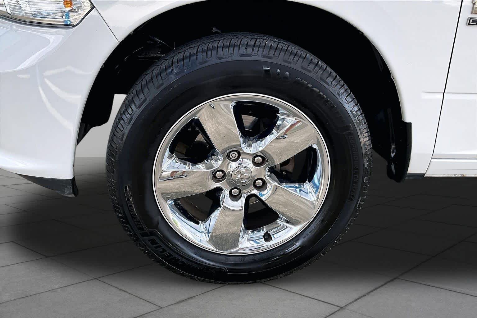 Used 2019 Bright White Clearcoat Ram Express image 11