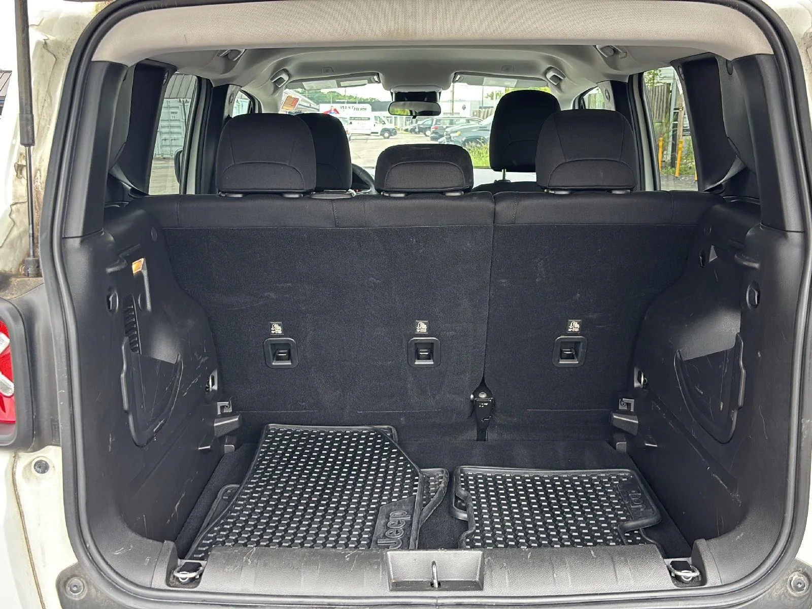 Used 2022 Alpine White Clearcoat Jeep Sport image 26