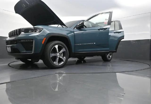 New 2026 Steel Blue Exterior Paint Jeep Limited image 31