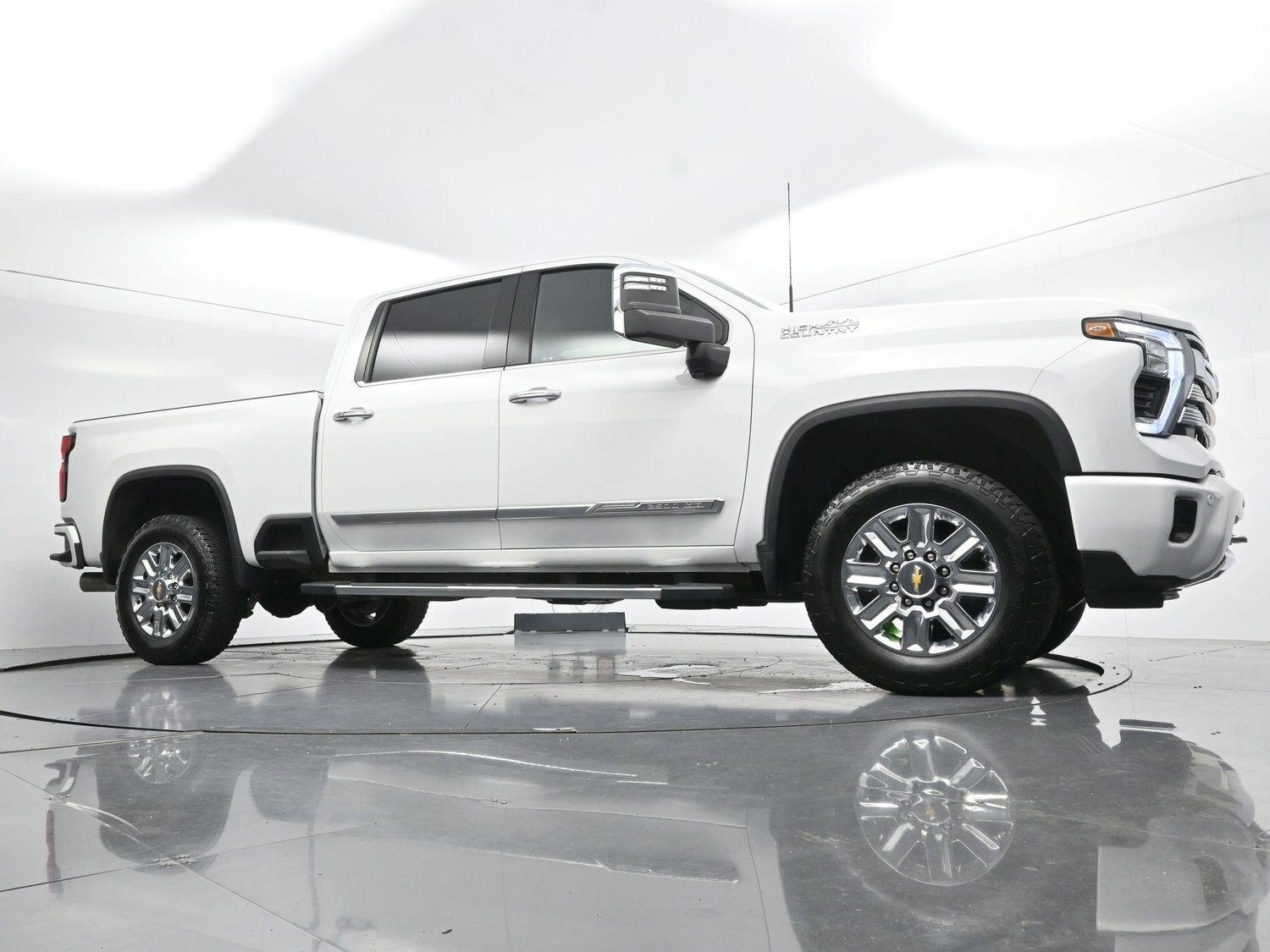 Used 2024 Summit White Chevrolet High Country image 36