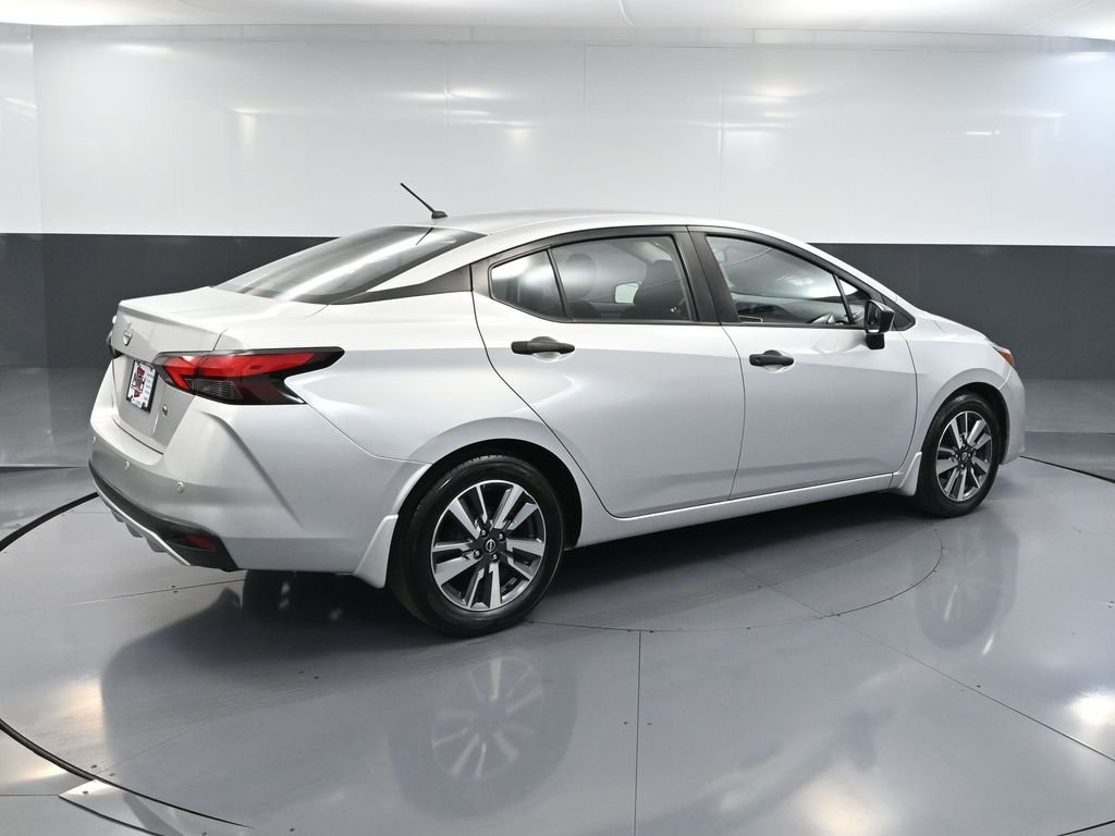 2024 Nissan Versa 1.6 S photo 4