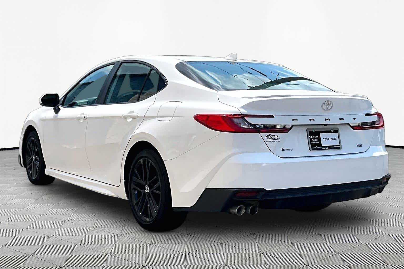 Used 2025 Ice Cap Toyota SE image 12