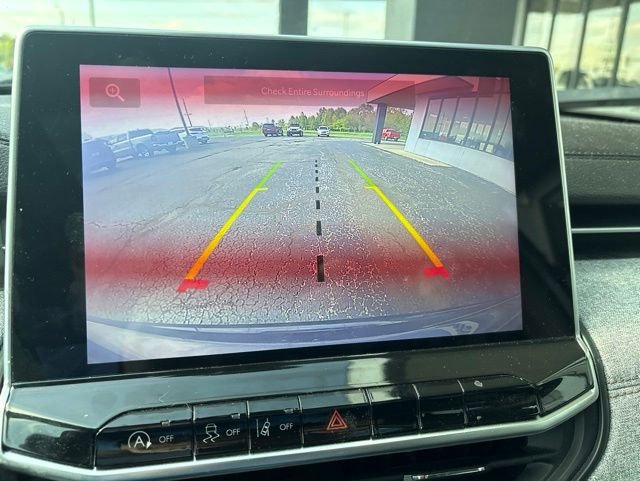 Used 2022 Gray Jeep Latitude Lux image 13