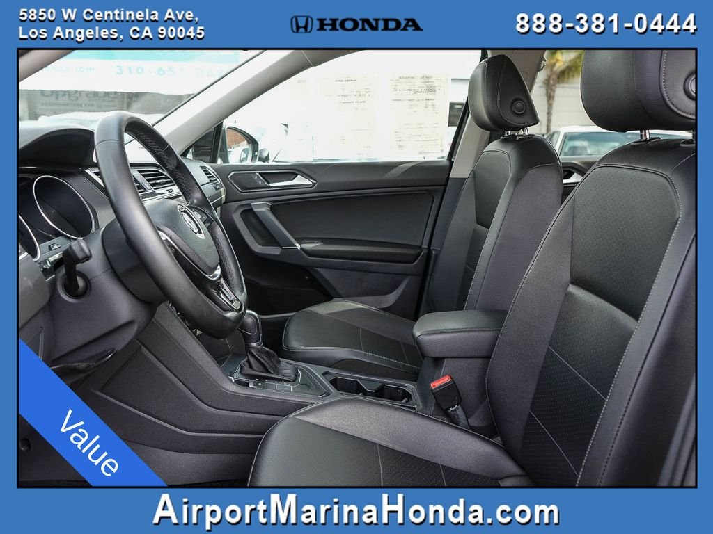 Used 2018 Pearl Metallic Volkswagen 2.0T SEL image 23