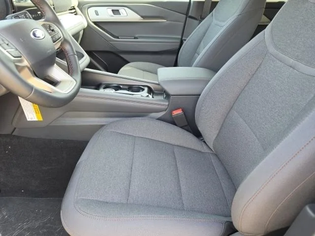 New 2026 Space White Metallic Ford Active image 9