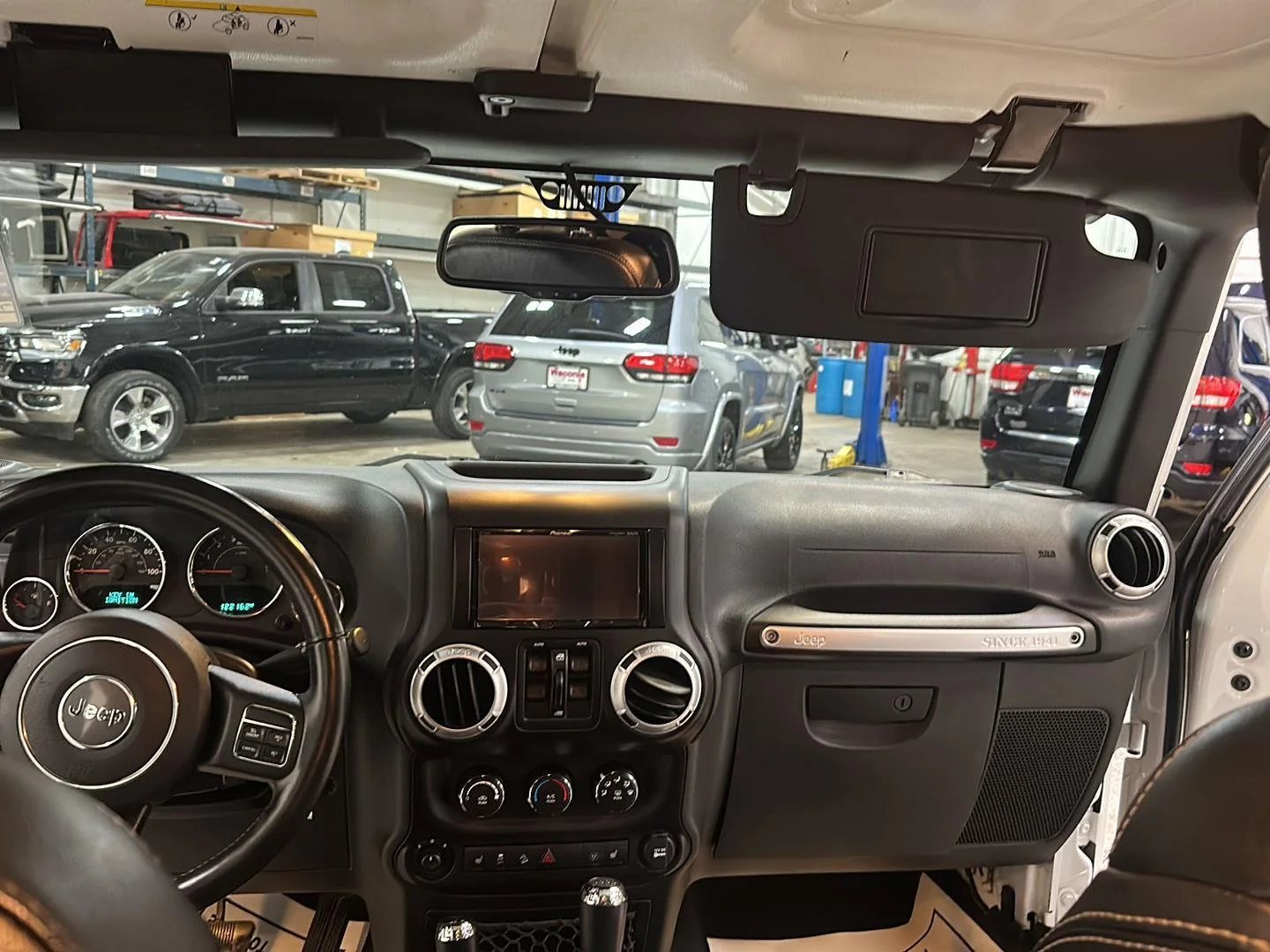 2015 Jeep Wrangler Unlimited Sahara - Photo 24