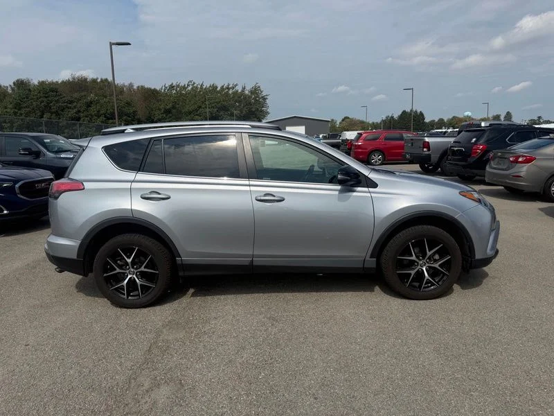 Used 2016 Silver Toyota SE image 16