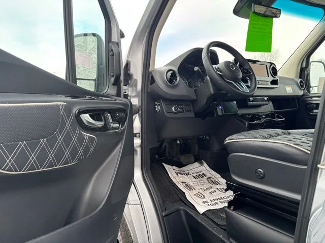 New 2026 Iridium Silver Mercedes-Benz Discovery Touring image 14