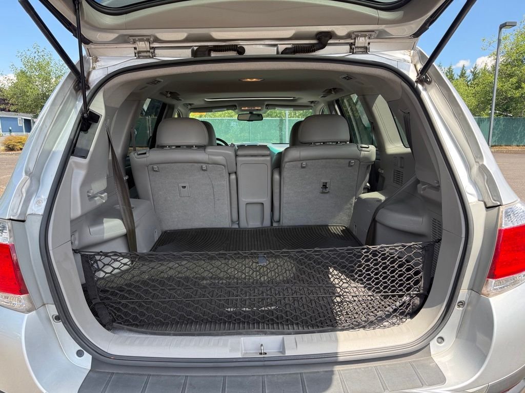Used 2012 Classic Silver Metallic Toyota Limited image 22