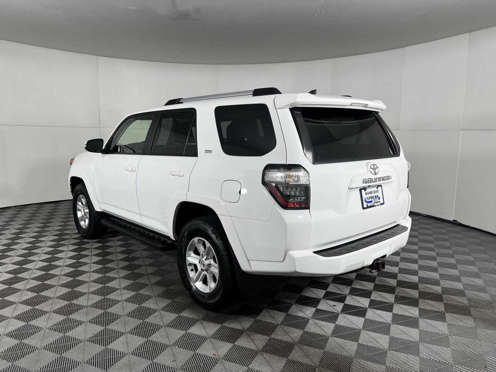 Used 2022 White Toyota SR5 Premium image 6