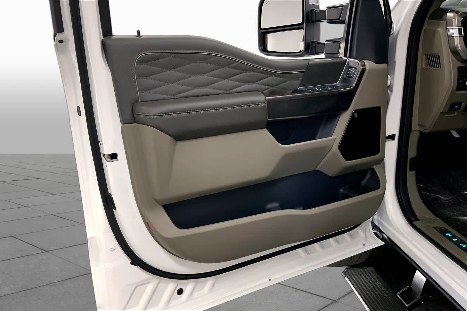New 2026 Star White Metallic Tri-Coat Ford F-250® Platinum® image 10