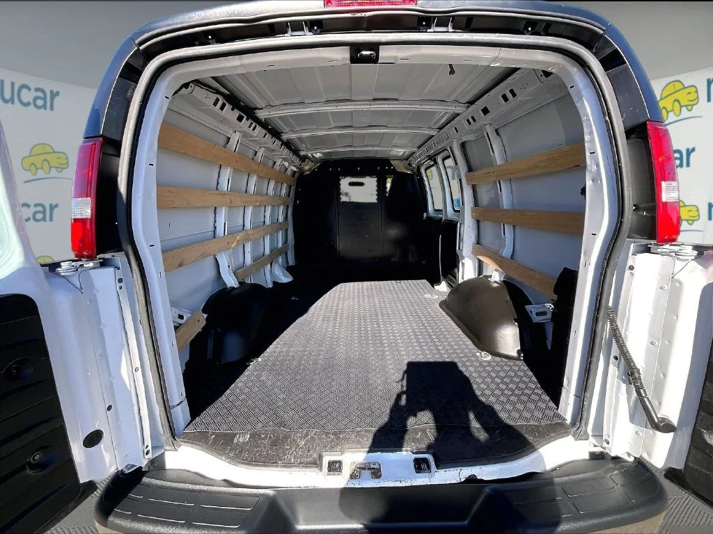 Used 2025 White GMC Work Van image 15