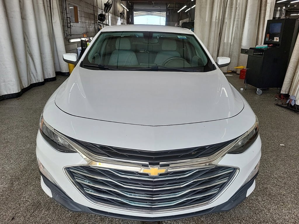 Used 2021 White Chevrolet LT image 9