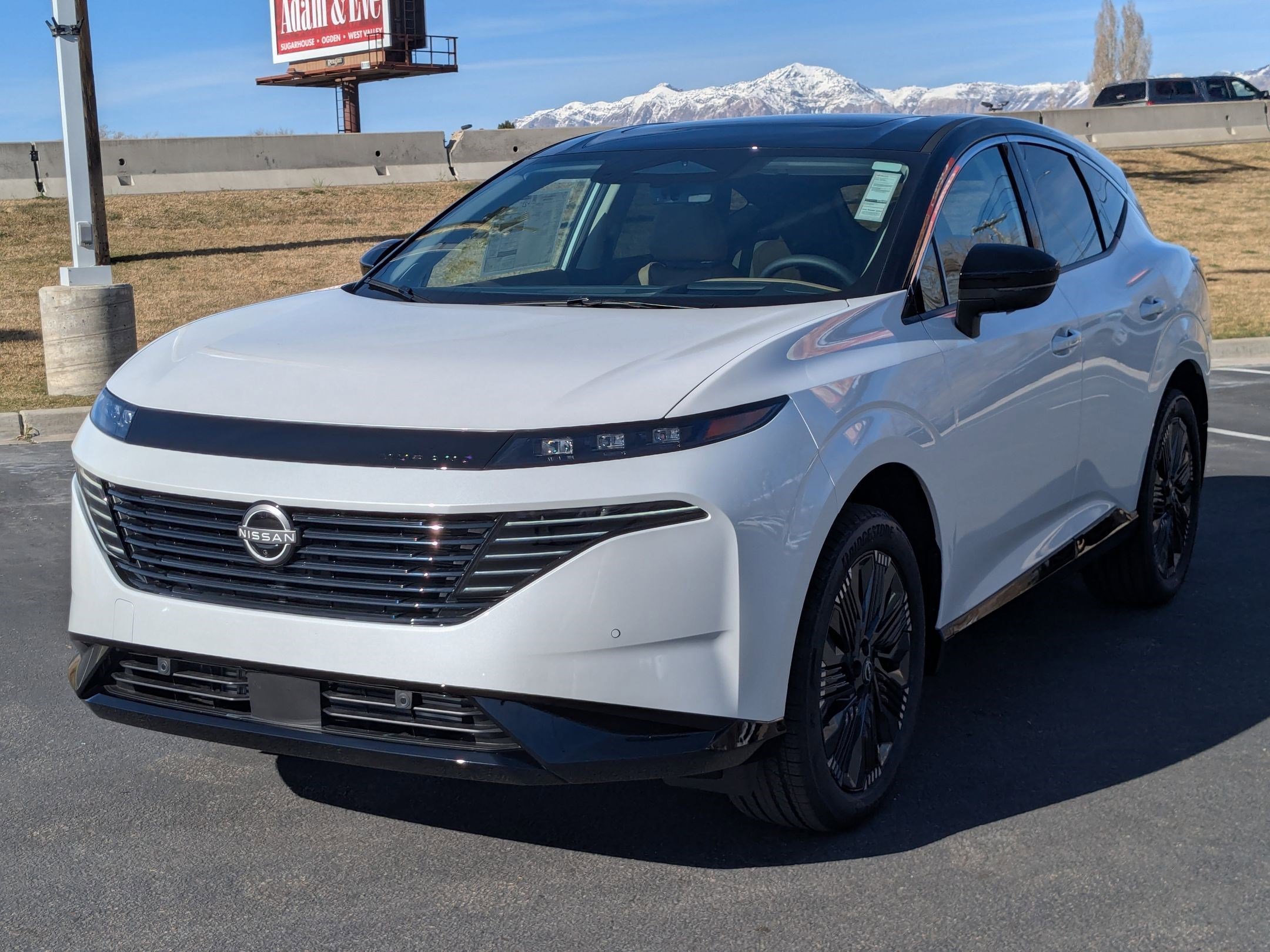 New 2026 Everest White Pearl Tricoat/Super Black Nissan Platinum image 8