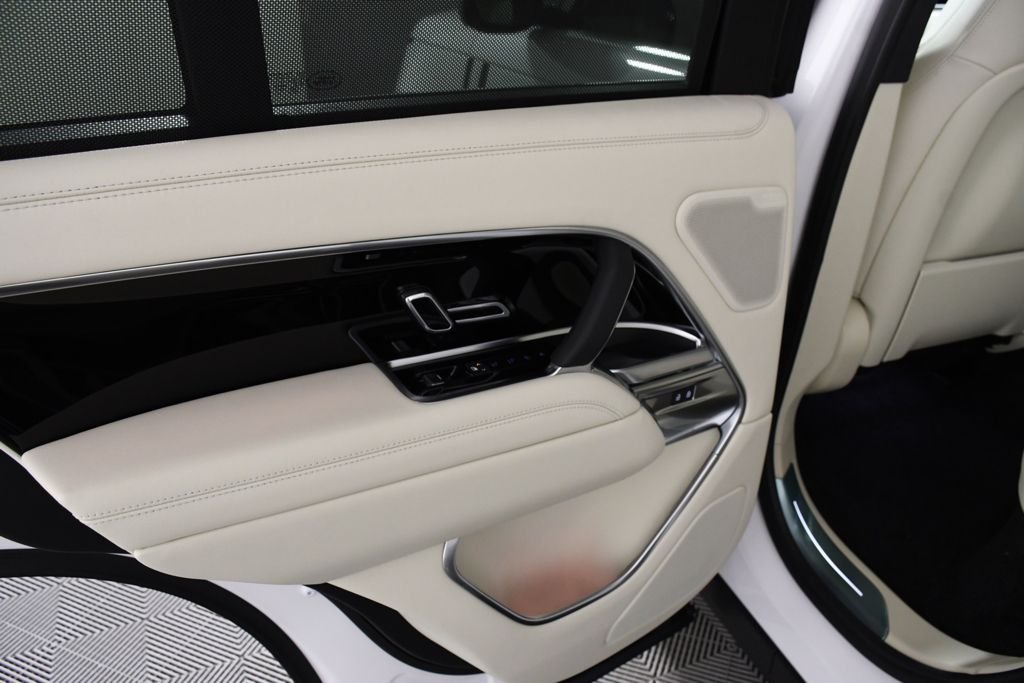 New 2026 Ostuni Pearl W Land Rover SE image 25