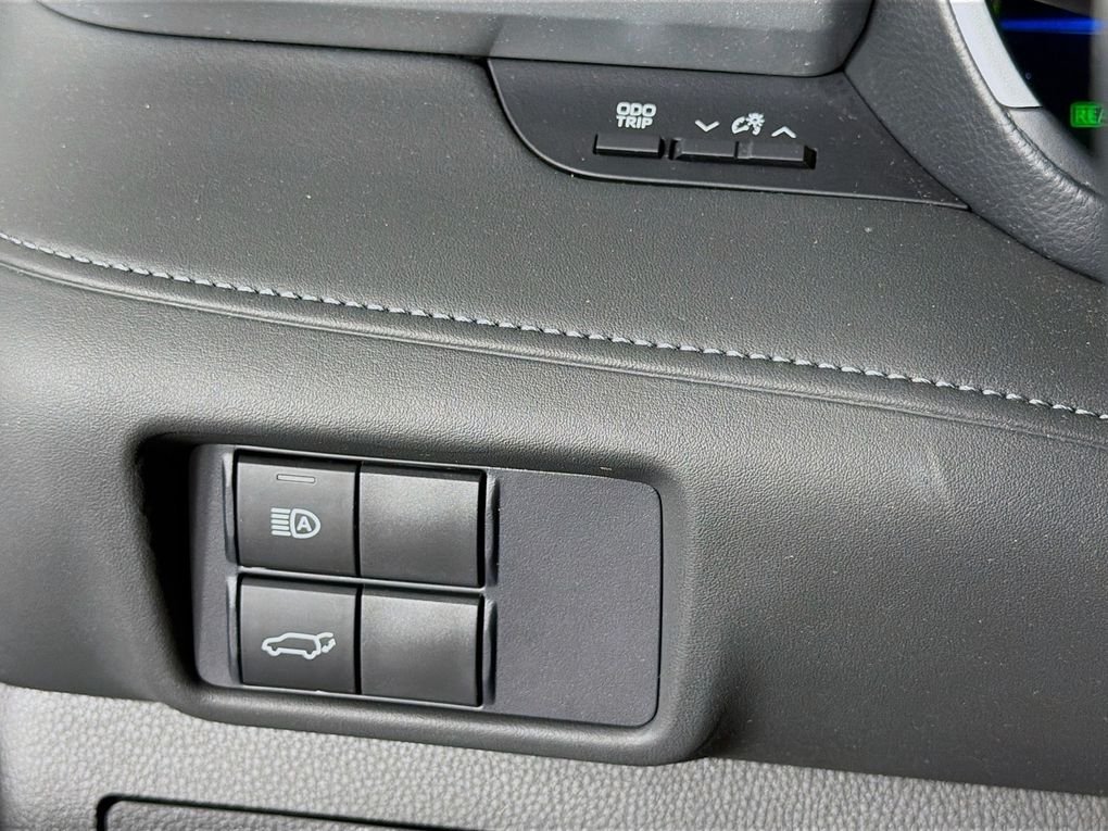 Used 2021  Toyota XLE image 15
