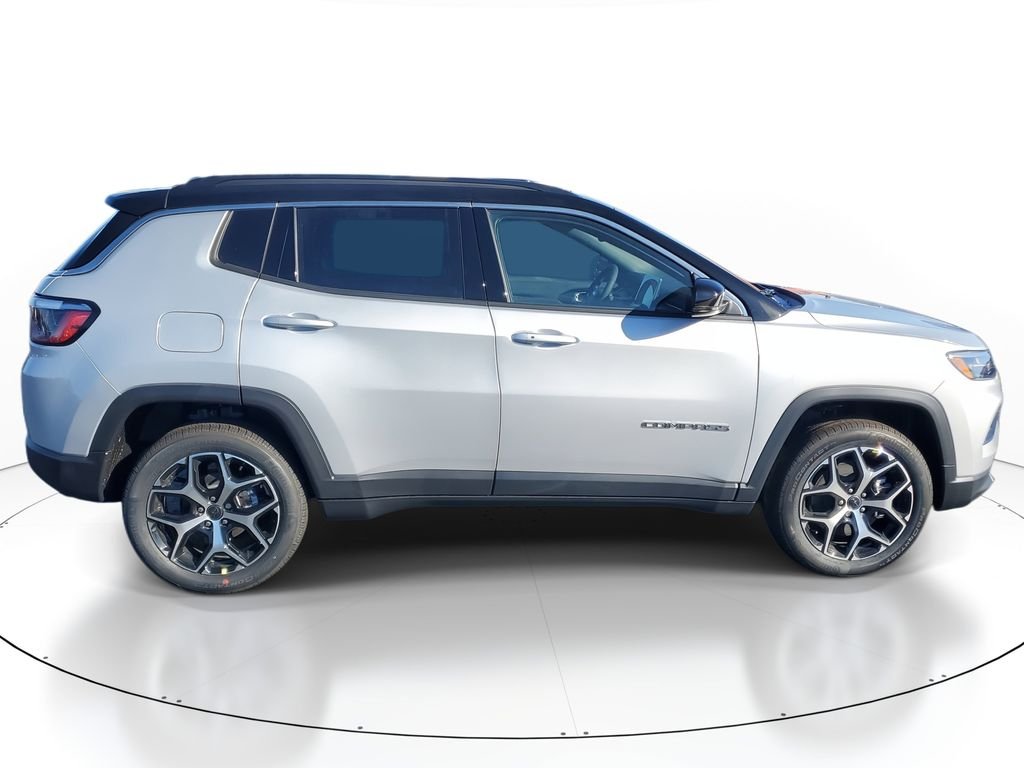 New 2026 Silver Zynith Metallic Clear-Coat Exterior Paint Jeep Limited image 3