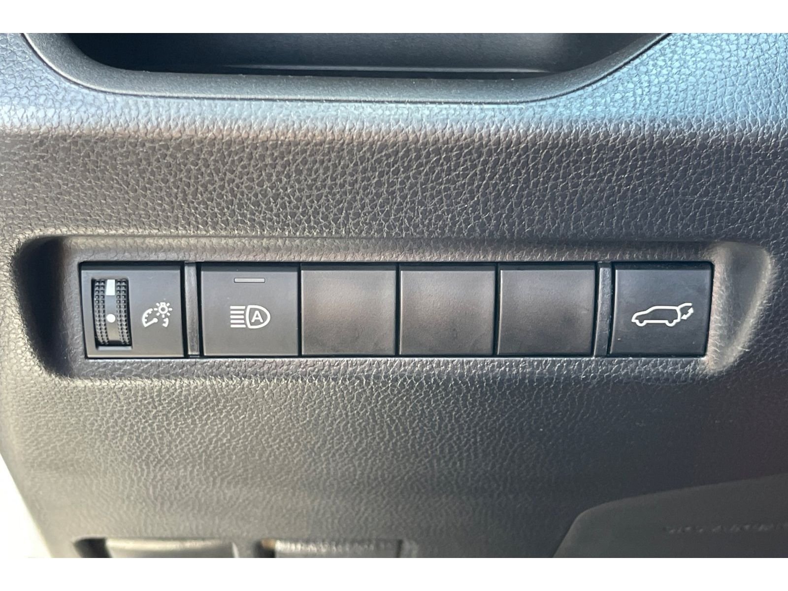 Used 2022 Lunar Rock Toyota XLE Premium image 40