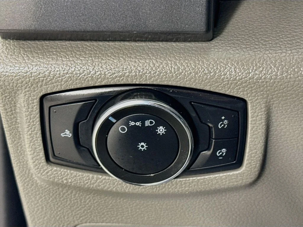 Used 2022 Oxford White Ford XLT image 15