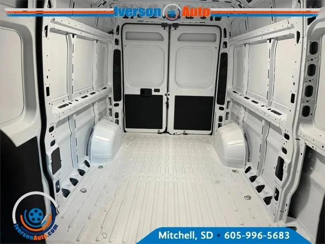 New 2026 Bright White Clear-Coat Exterior Paint RAM Tradesman image 26