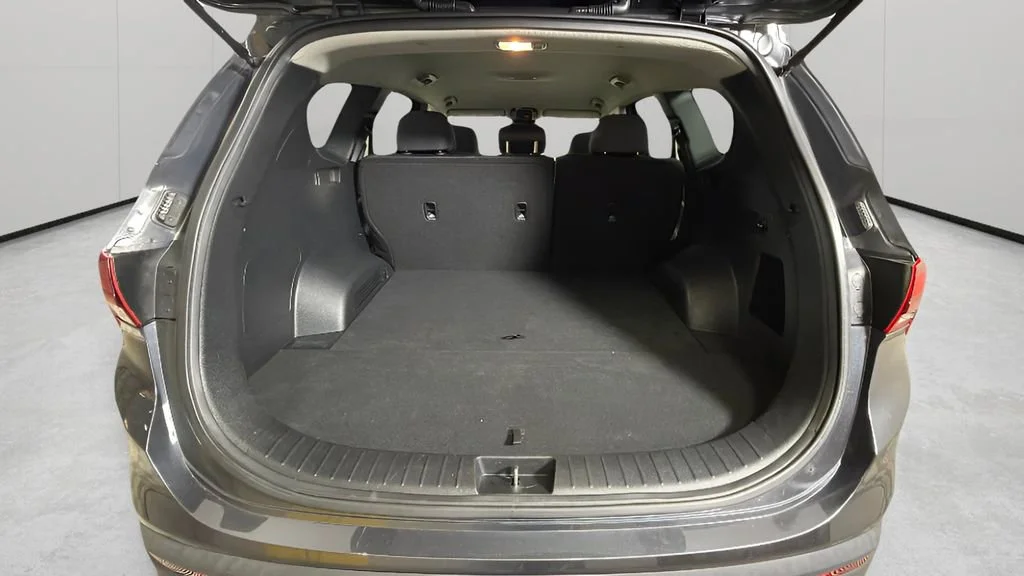 Used 2021 Gray Hyundai SE image 27