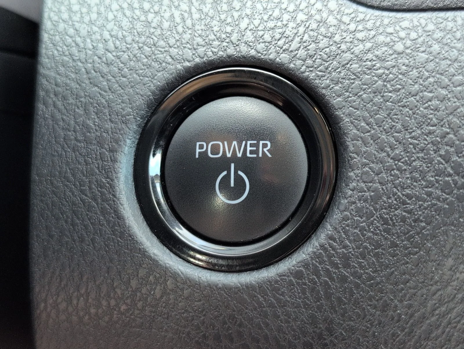 Used 2025  Toyota LE image 24