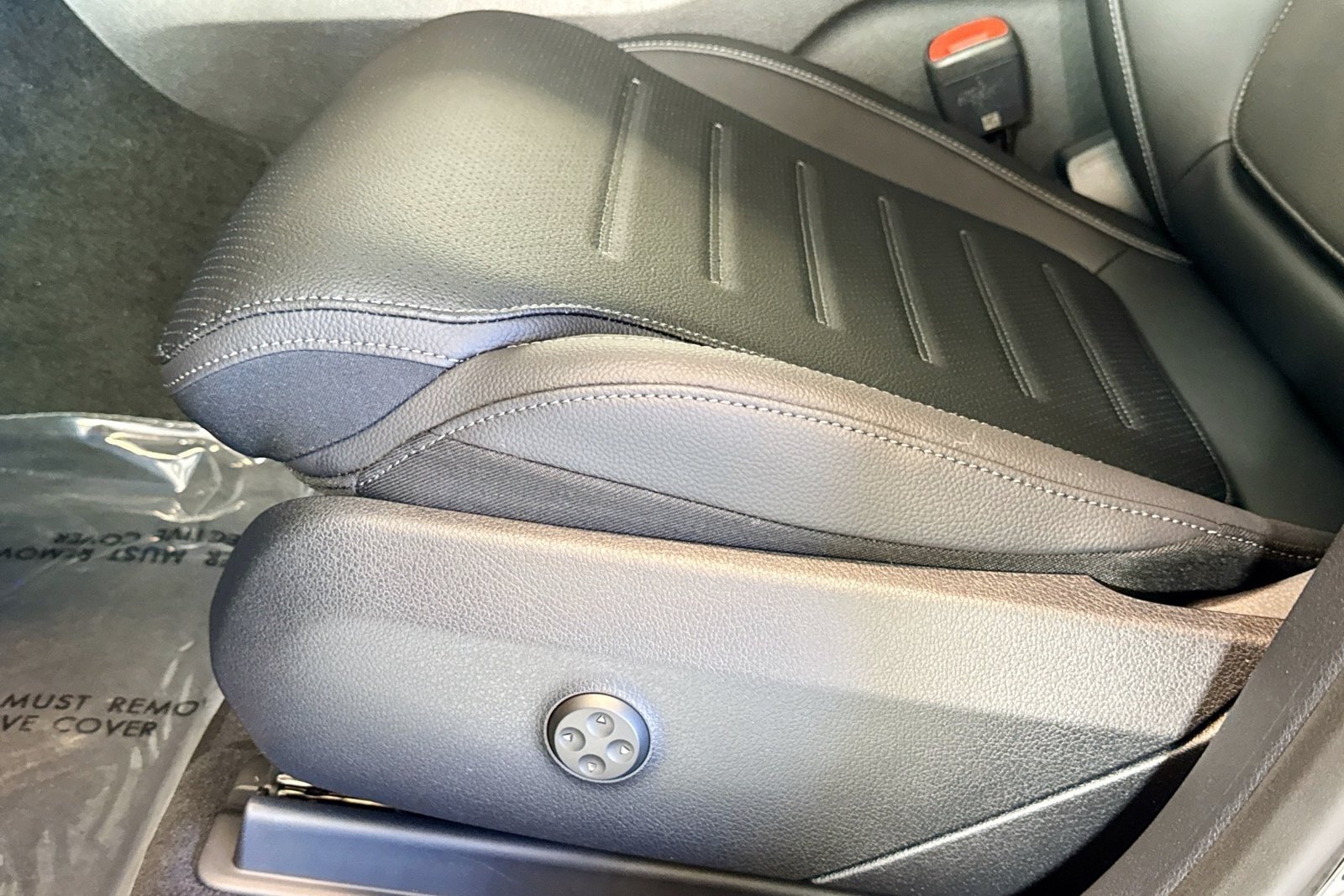 New 2026 Graphite Grey Metallic Mercedes-Benz GLC 300 image 17