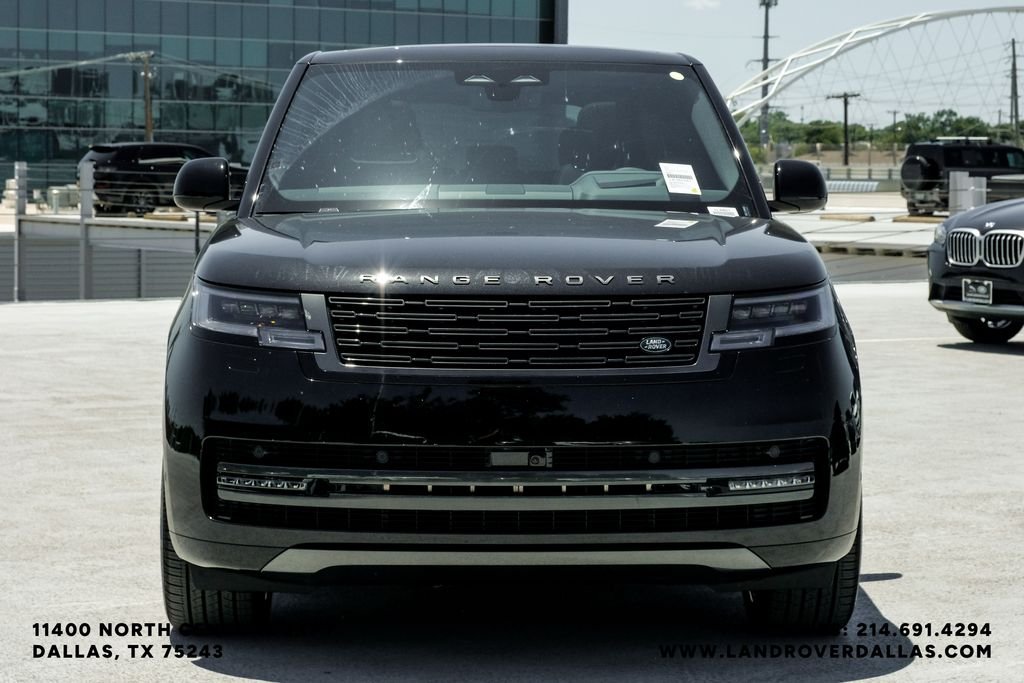 New 2026 Santorini Black Metallic Land Rover SE image 5