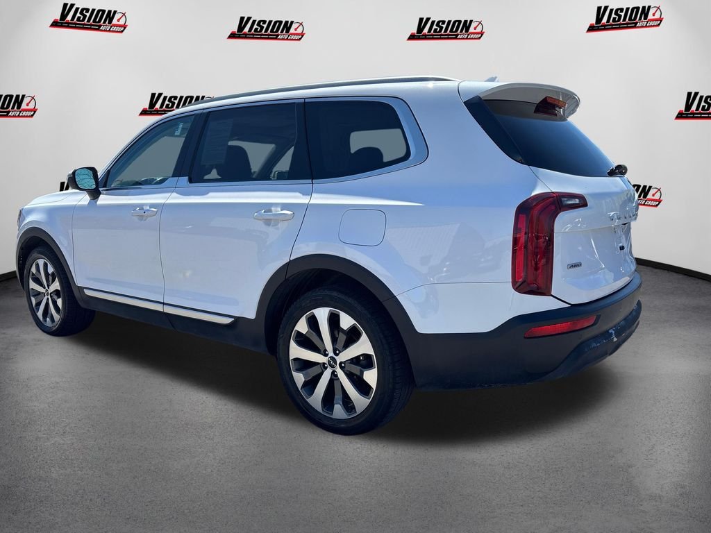 Used 2022 White Kia S image 7