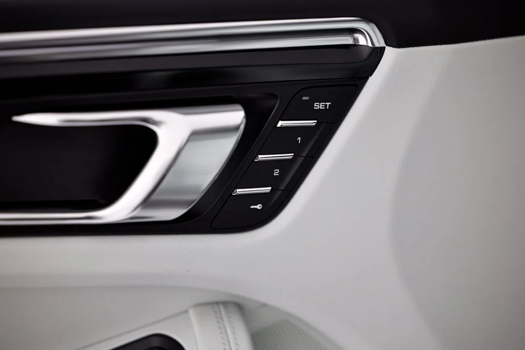 2026 Porsche Macan T - Photo 18