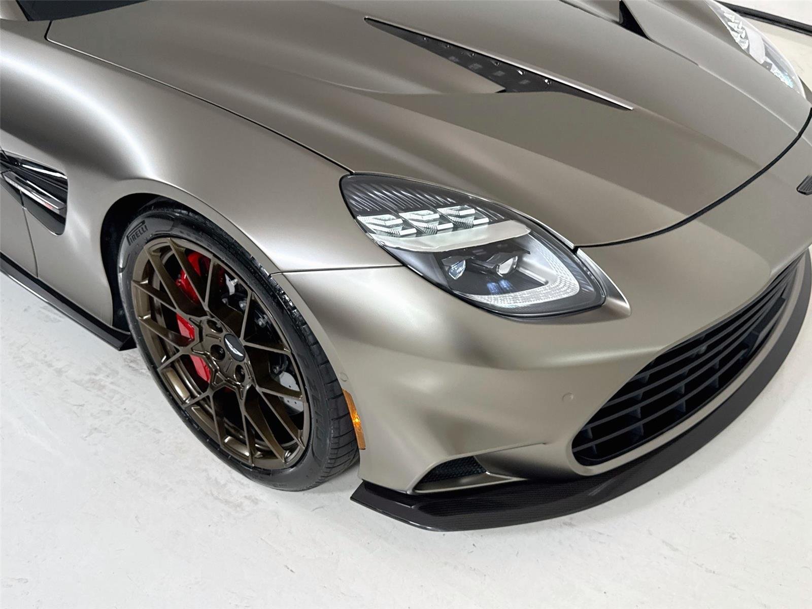 Used 2025  Aston Martin  image 30