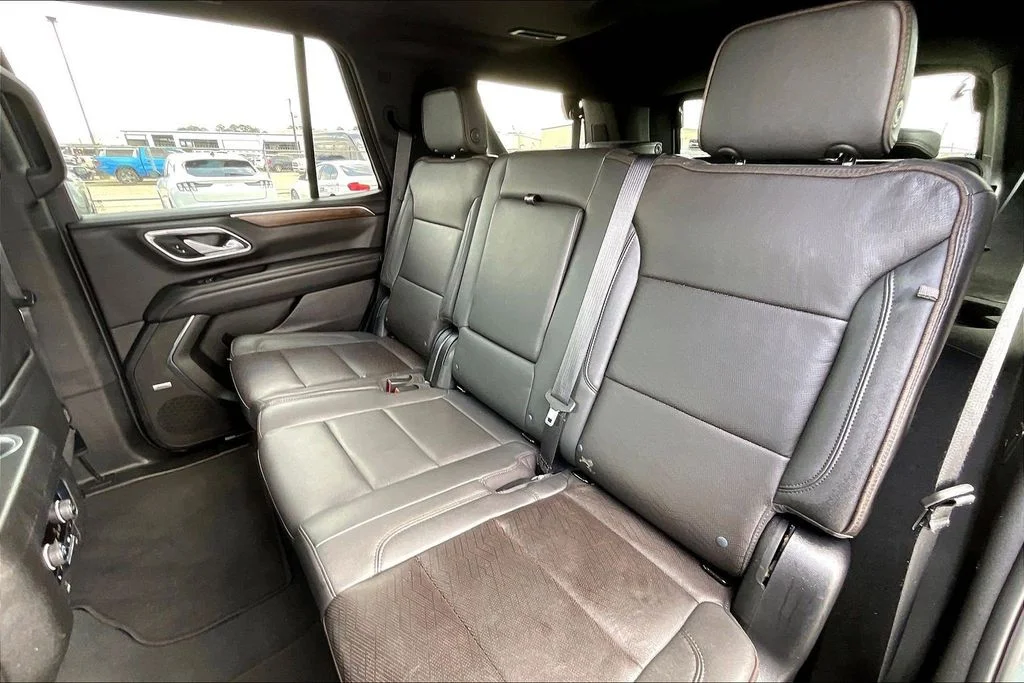 Used 2023 Green Chevrolet High Country image 19