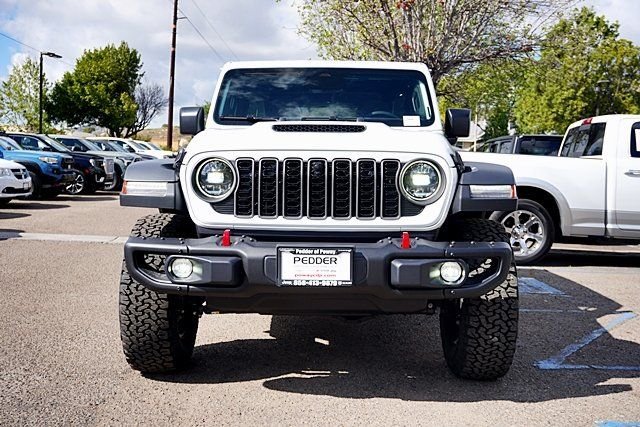 New 2026 Bright White Clear-Coat Exterior Paint Jeep Rubicon image 5