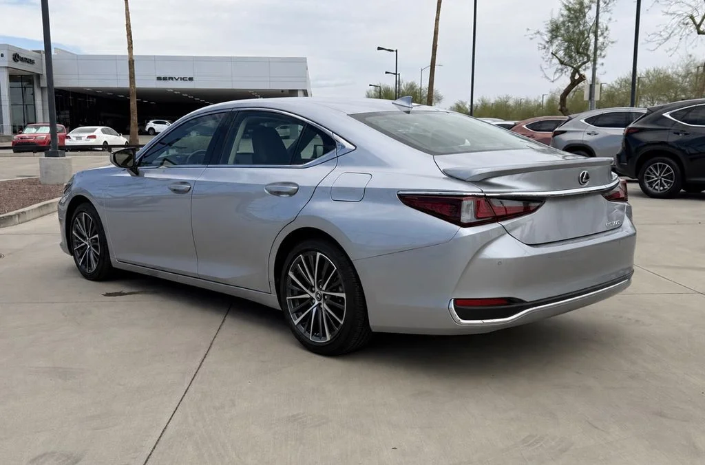 Used 2025 Silver Lexus 300h image 4