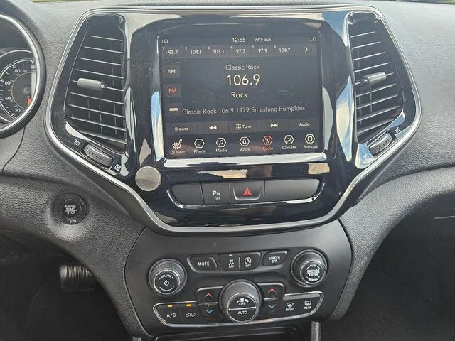 Used 2019 Silver Jeep Limited image 18