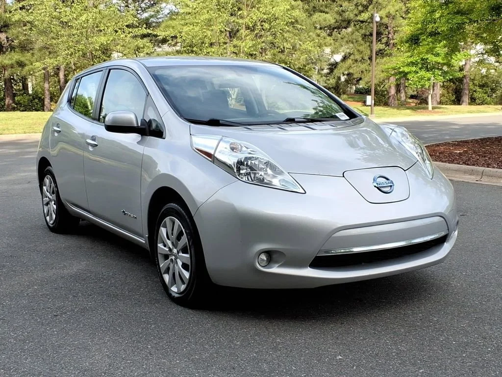 2016 Nissan Leaf's photo