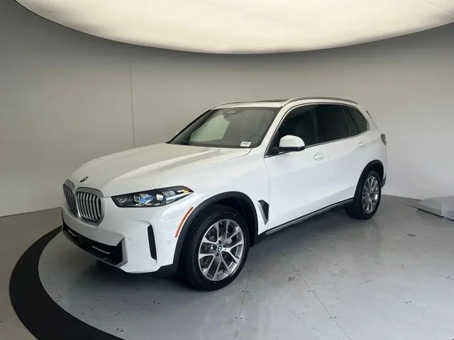 New 2026 Alpine White BMW sDrive40i image 2