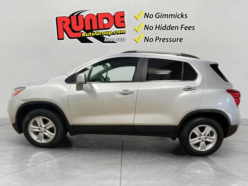 Used 2020 Silver Ice Metallic Chevrolet LT image 3