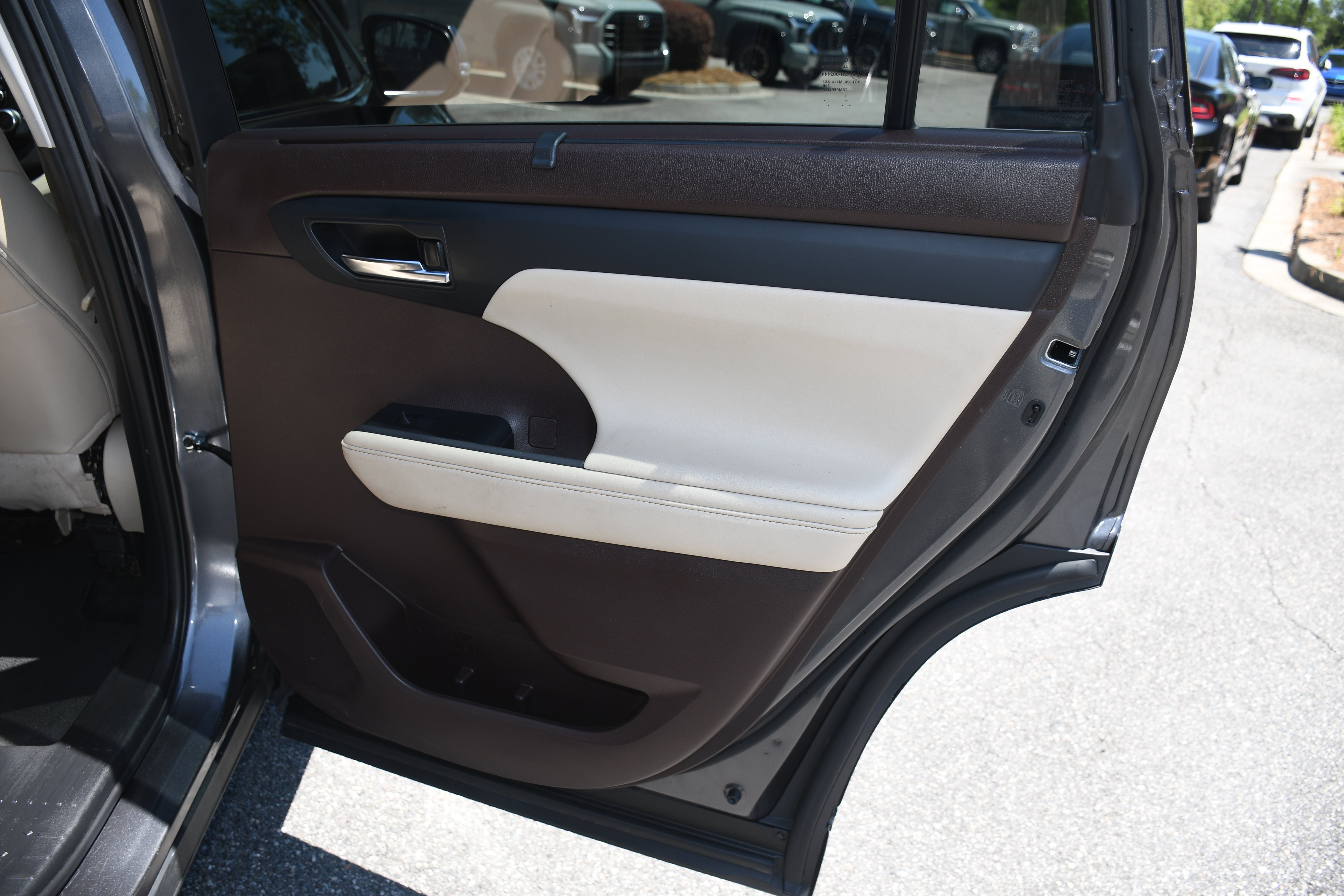 Used 2022 Gray Toyota XLE image 20