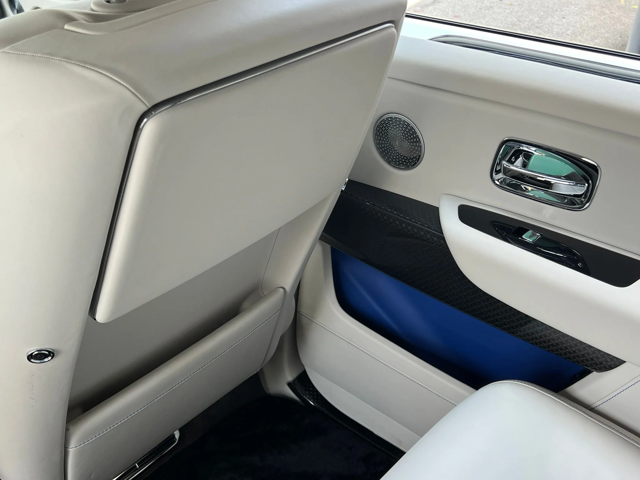 Used 2024 Blue Rolls-Royce Black Badge image 41