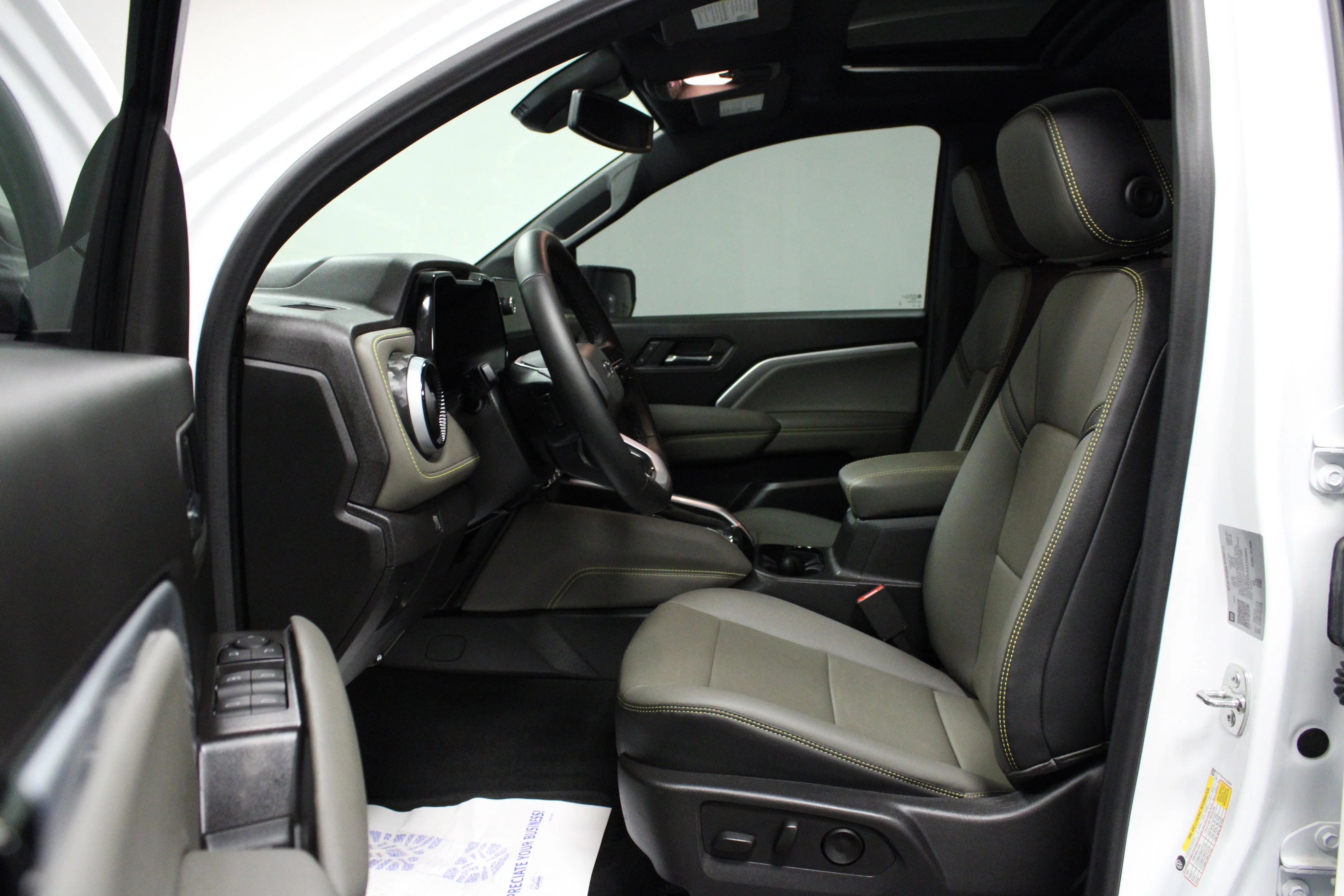 Used 2025 Summit White Chevrolet ZR2 image 12